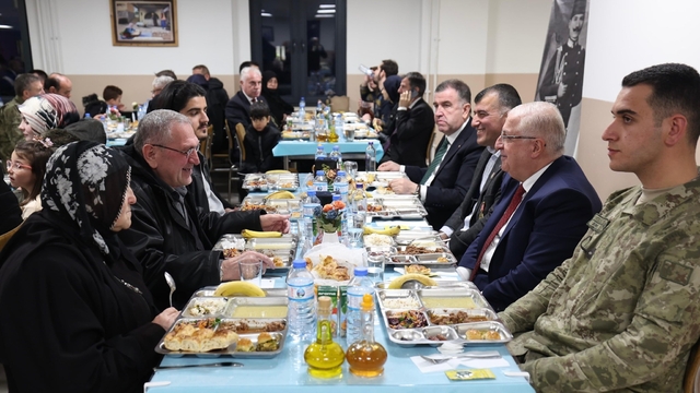 Bakan Güler Bayburt'ta şehit aileleri ve gazilerle iftarda buluştu