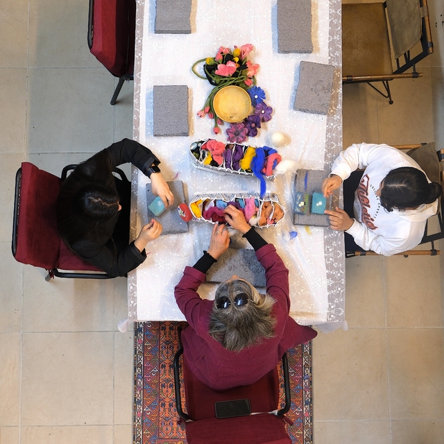 Keçe sanatçısı kadın, sanatını gelecek nesillere aktarmayı hedefliyor