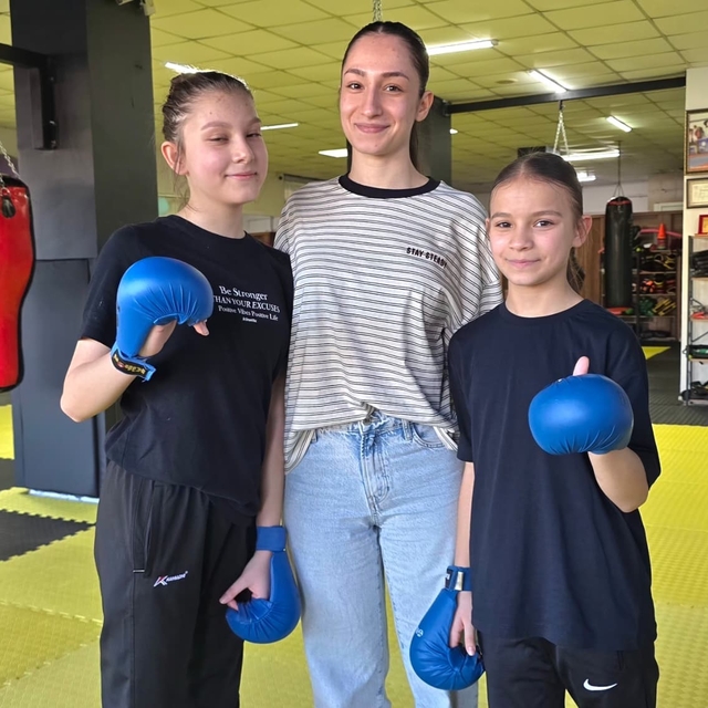 Milli sporcu Kızılaslan, minik karatecilerle bir araya geldi