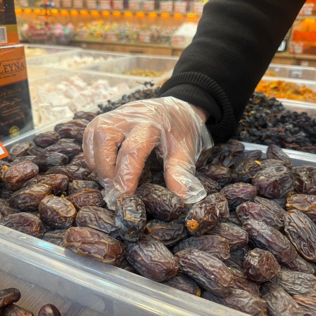 Diyarbakır'da Ramazan ayında 'hurma' tezgahlarına yoğun ilgi