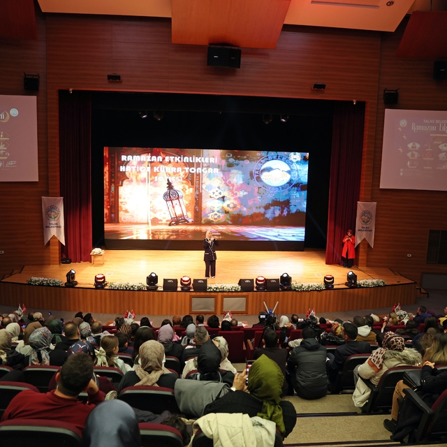 Talas'ta Ramazan coşkusu Hatice Kübra Tongar Söyleşisi ile sürdü