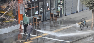 Kars'ta kaldırımlar tazyikli suyla yıkanıyor