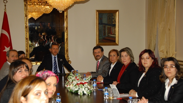 Memurluğu bıraktı, şimdi dünya markalarına gelinlik dikiyor
Çocukluk hayali için memurluğu bıraktı: 32 ülkeye gelinlik ihracat ediyor
55 metrekarelik dükkandan dünyaya açıldı
Kadın girişimci dünya markalarına gelinlik üretiyor