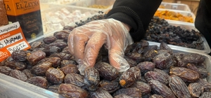 Diyarbakır'da Ramazan ayında 'hurma' tezgahlarına yoğun ilgi