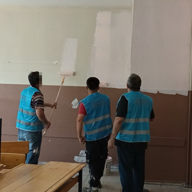 Kamu binaları yükümlülerin eliyle yeni görünüme kavuşuyor