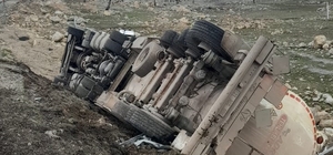 Şırnak'ta devrilen tankerin sürücüsü yaralandı