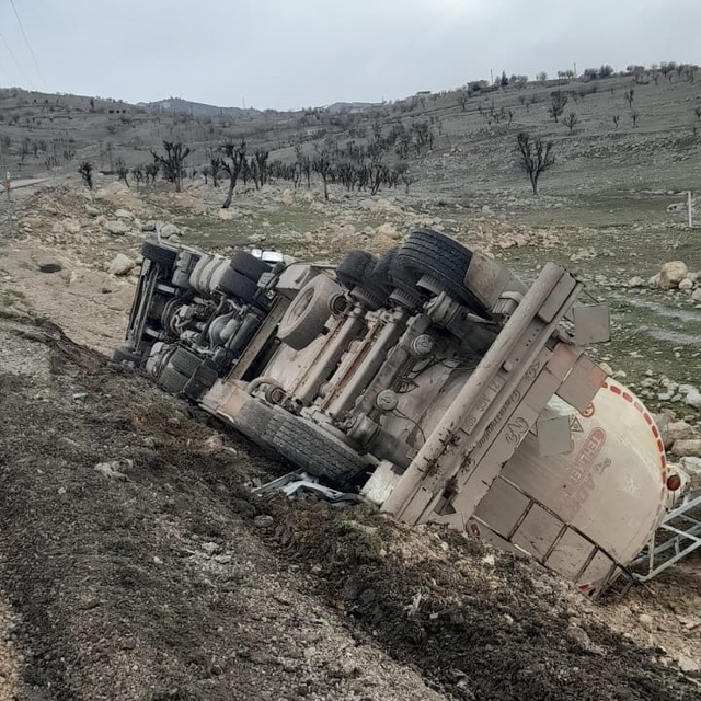 Şırnak'ta devrilen tankerin sürücüsü yaralandı