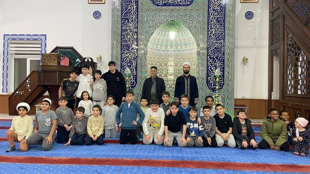 Minik kalpler camide buluştu: Tepebaşı'nda maneviyat ve oyun bir arada
Caminin neşesi, Ramazan'ın müjdesi: Çocuklar Tepebaşı'nda eğlenceye doydu