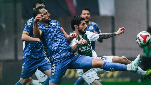 Menemen FK Play-Off'tan kopuyor