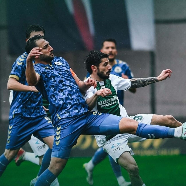 Menemen FK Play-Off'tan kopuyor