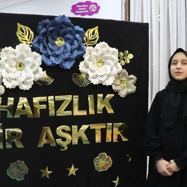 Genç hafızlar ve hadis şampiyonlarına umre ödülü