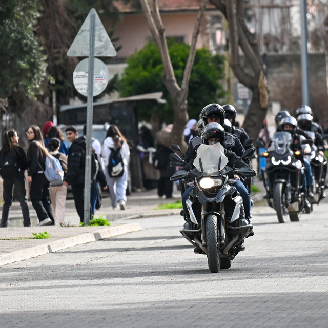 KÜÇÜK YAŞ, BÜYÜK SUÇ - Adana polisi uyuşturucuyla mücadele için okullardan...
