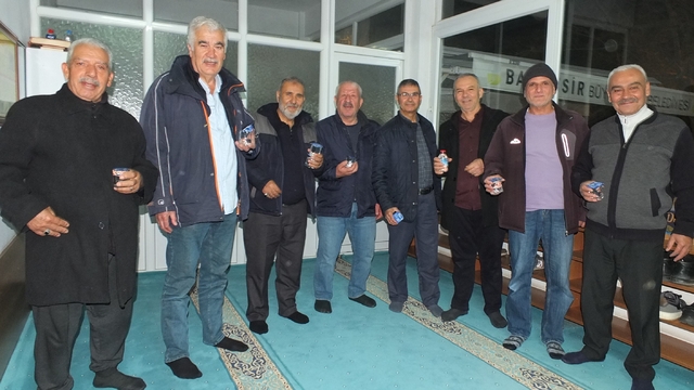 Burhaniye'de camilerde Ramazan bereketi yaşanıyor