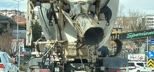 Mikserden taşan beton, asfalt yola döküldü