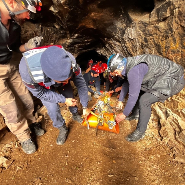 Selçuk'ta mağarada 9 saatlik kurtarma seferberliği