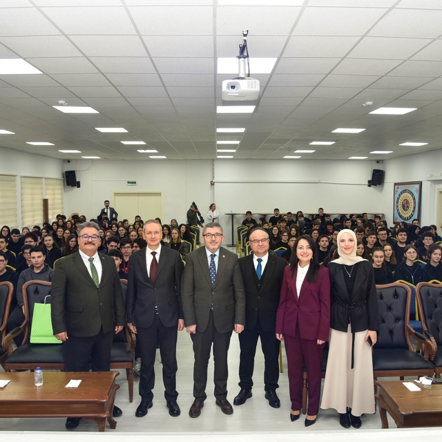 Bilecik'te akademisyenler liselilerle buluştu
