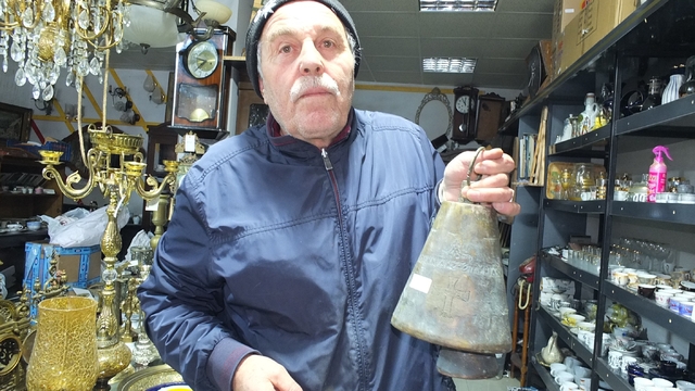 Burhaniye'de 209 yıllık deve çanı görücüye çıktı