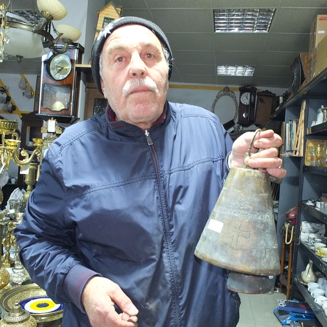 Burhaniye'de 209 yıllık deve çanı görücüye çıktı