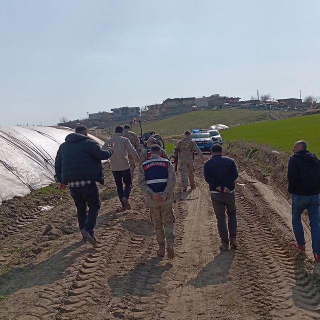 Siirt'te silahla oynayan kişi kazara kendini vurdu