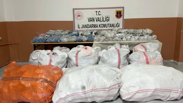 Durdurulan araçtan 3 milyon TL değerinde gümrük kaçağı eşya çıktı