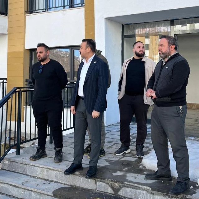 Kaymakam Pelvan deprem konutlarında incelemelerde bulundu