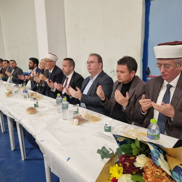 Kozlukebir Domruköy'de yüzlerce kişi iftarda buluştu