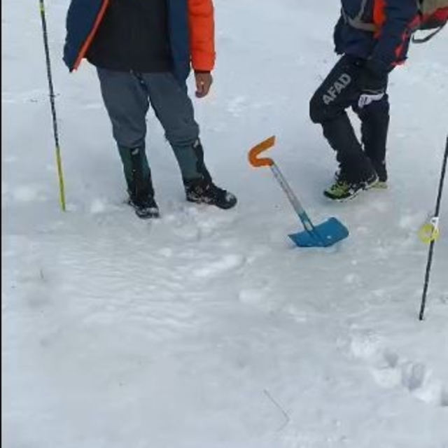 53 gündür çığ altında bulunan kayıp çoban için çığ riskinin ortadan kalkmas...