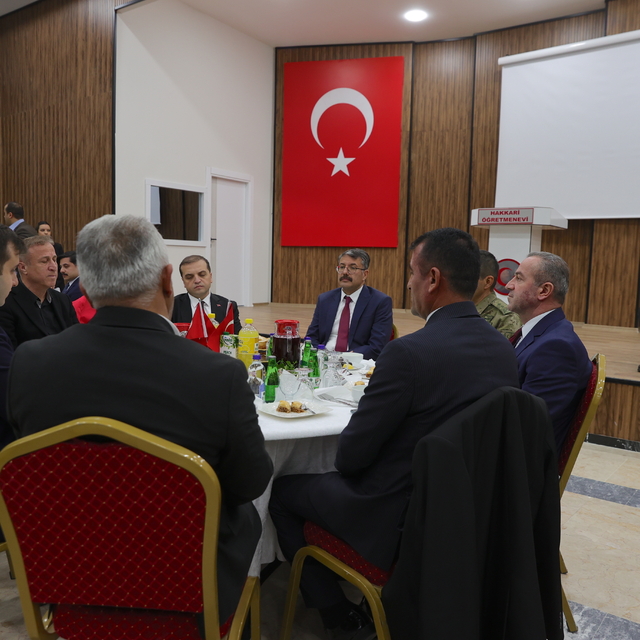 İçişleri Bakan Yardımcılığına atanan Çelik, iftarda kurum amirleri ve STK t...