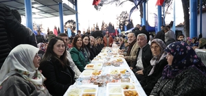 Başkan Çerçioğlu İncirliova'da kurulan iftar sofrasında vatandaşlarla bir a...