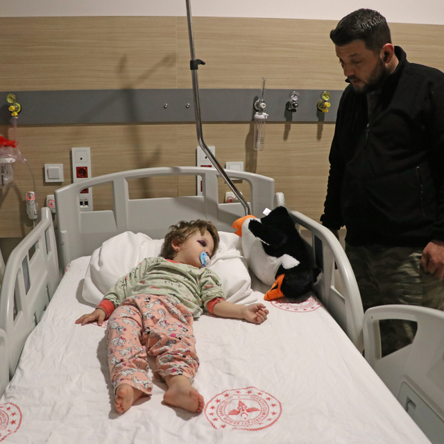 Yalova'da baba ile kucağındaki 14 aylık kızı komşuları tarafından darbedild...