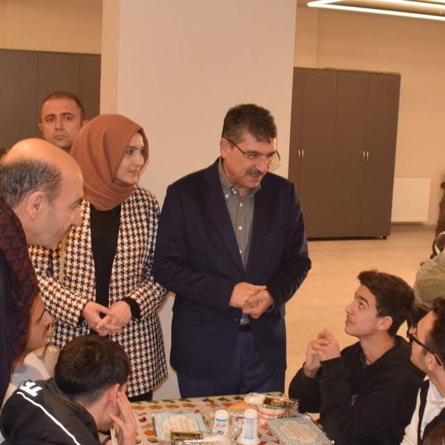 AK Parti Batman Milletvekili Nasıroğlu, vatandaşlarla iftar yaptı
