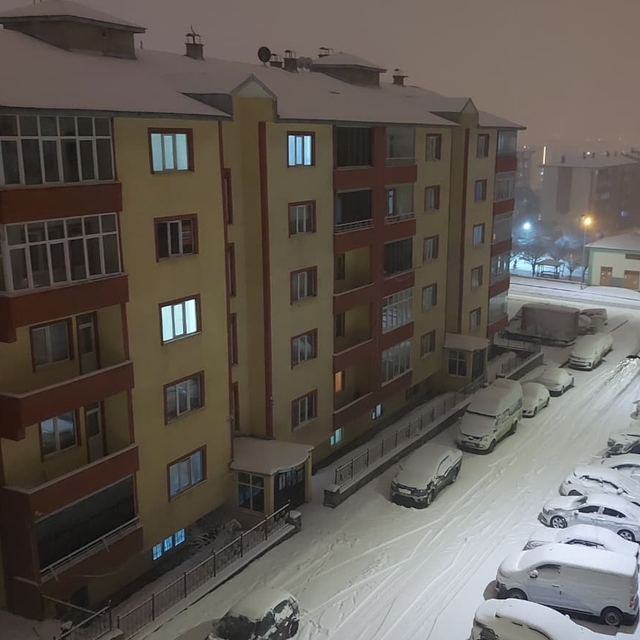 Erzurum merkezde taşımalı eğitime kar yağışı nedeniyle bir gün ara