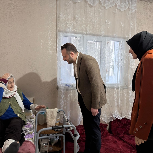 AK Partili Özturan ve Mavi'den hane ziyaretleri