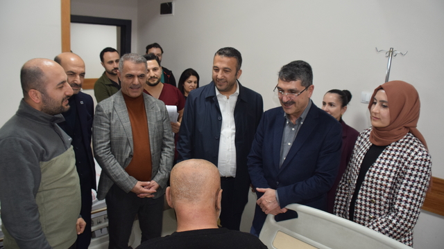 AK Parti Batman Milletvekili Nasıroğlu'ndan hastalara ziyaret