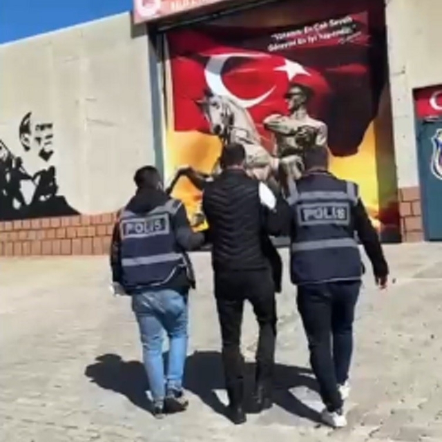 Hatay'da hapis cezaları nedeniyle aranan 2 kişi tutuklandı