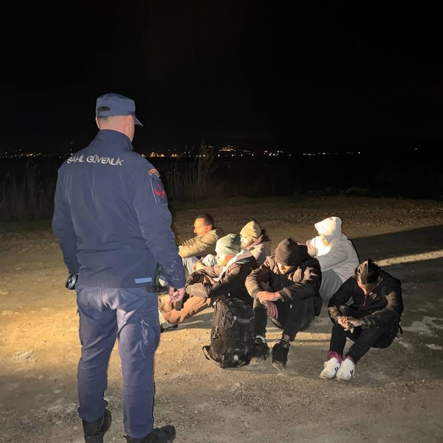İzmir'de 30 düzensiz göçmen yakalandı