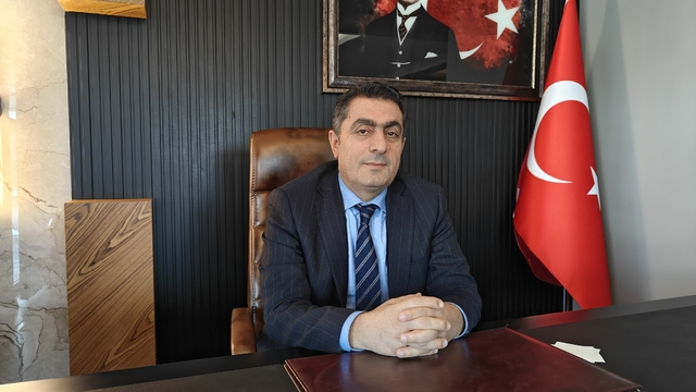 Ercan Aras'tan destek çağrısı: "Gebe Düve Üretim Merkezi kurmak istiyoruz"
Kayseri Kırmızı Et Üreticileri Birliği Başkanı Ercan Aras:
"Kayseri'de tükettiğimiz pastırmanın yüzde 80'i Kayseri'de üretilen pastırma değil"
"Sahte sucuk üretenlere verilen ceza caydırıcı değil"