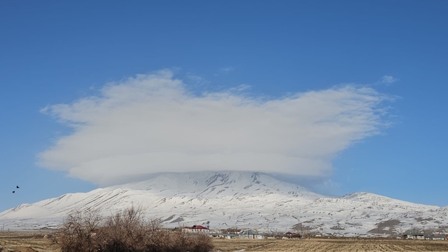 Süphan Dağı semalarında mercek bulutu oluştu