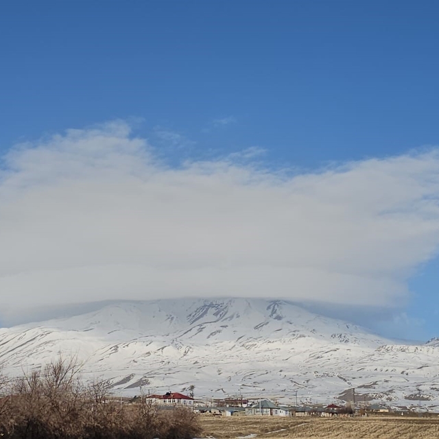 Süphan Dağı semalarında mercek bulutu oluştu