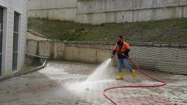 Atakum Belediyesi ekiplerinden camilerde Ramazan temizliği