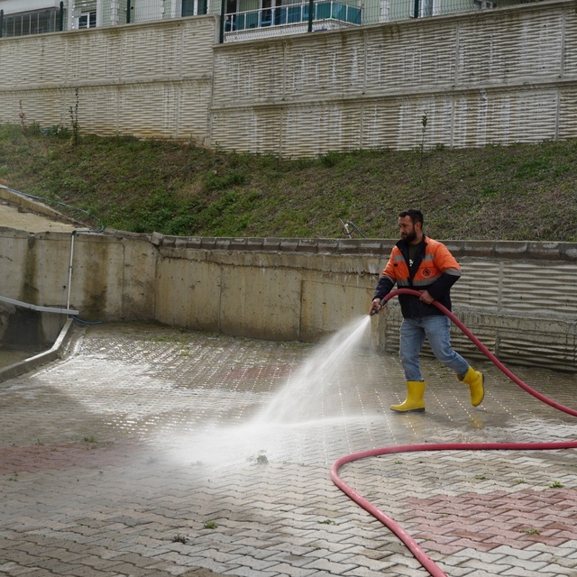 Atakum Belediyesi ekiplerinden camilerde Ramazan temizliği