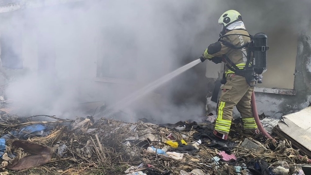 Samandağ'da metruk bina yangını