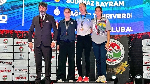 Eskişehirli sporcudan sırık atlama branşında Türkiye şampiyonluğu