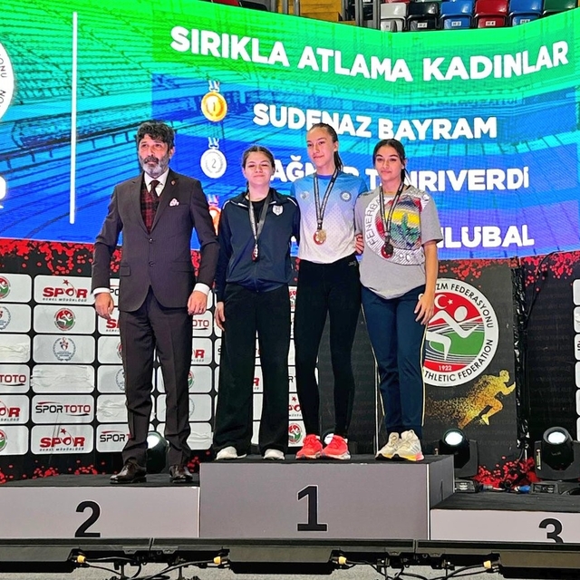 Eskişehirli sporcudan sırık atlama branşında Türkiye şampiyonluğu