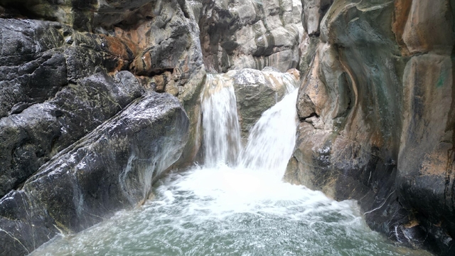 Spil Dağı Milli Parkı'ndaki 'Saklı Kanyon' yeniden akmaya başladı