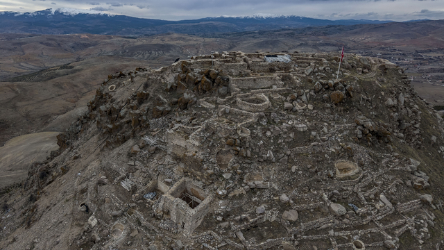 Ziyaretçiler, binlerce yıllık stratejik kaleye teleferikle çıkacak