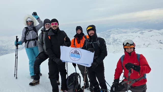 Sülbüs Dağı'nda zorlu kış tırmanışı