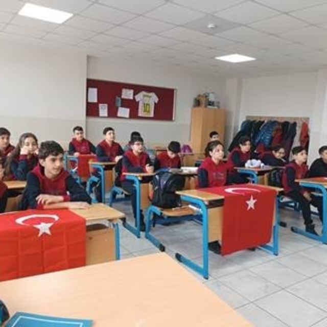 Faik Güngör Ortaokulu'nda değer odaklı eğitim: "10'a ben yeterim" projesi