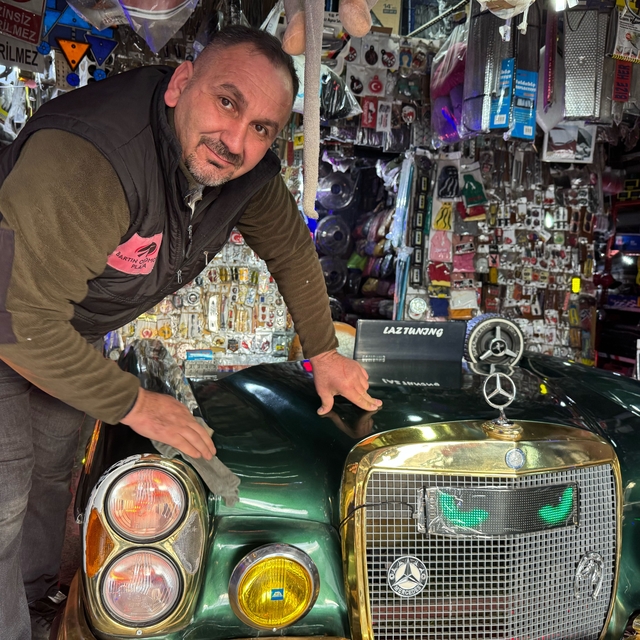 Bartın'da sanayi esnafının çalışma masası 1967 model Mercedes