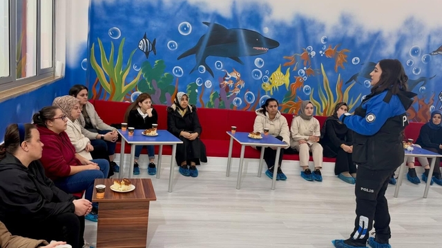 Bilecik'te anaokulu velilerine 'Dolandırıcılık ve Akran Zorbalığı' eğitimi